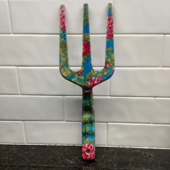 Garden Hand Floral 3-Prong Metal Cultivator - Picture 2 of 3
